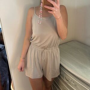 Super comfy Sinched waist romper!